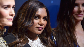 How Mindy Kaling Hid Her Pregnancy From Her <i>Ocean's 8</i> Costars
